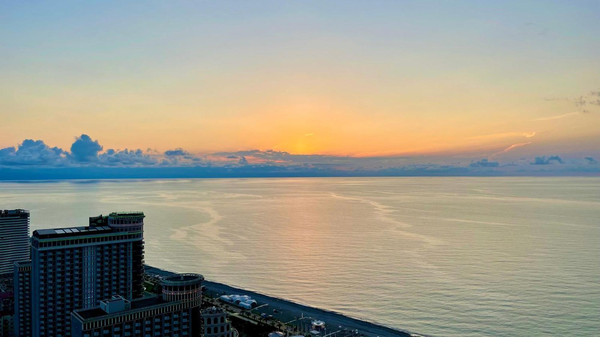 Hellobatumi Aparthotel Phòng bức ảnh
